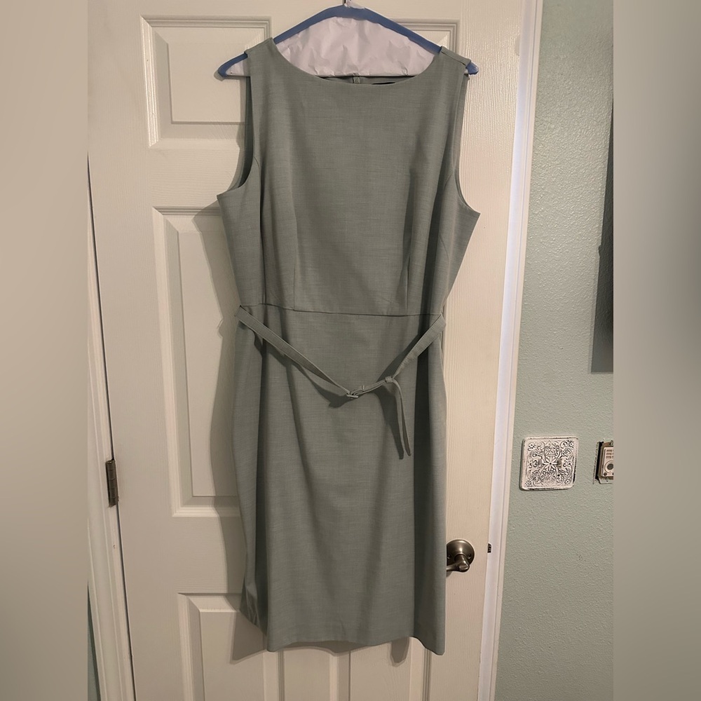 Ann Taylor Elegant Sage Green Midi Dress
